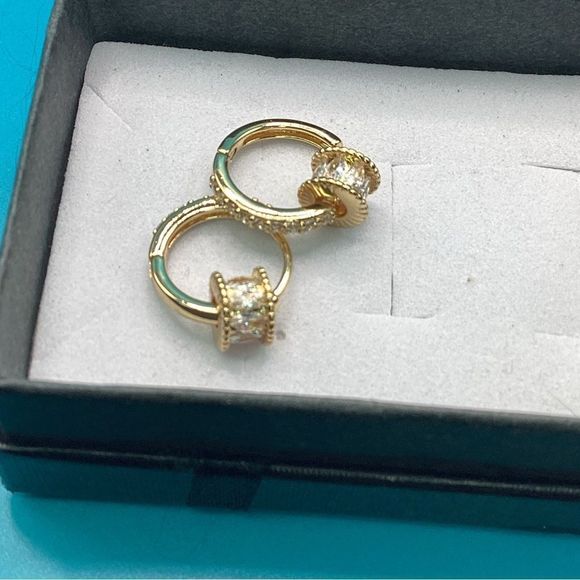 ⭐️10k Gold Plated Petite CZ Diamond Barrel Huggies💖 - Picture 12 of 15